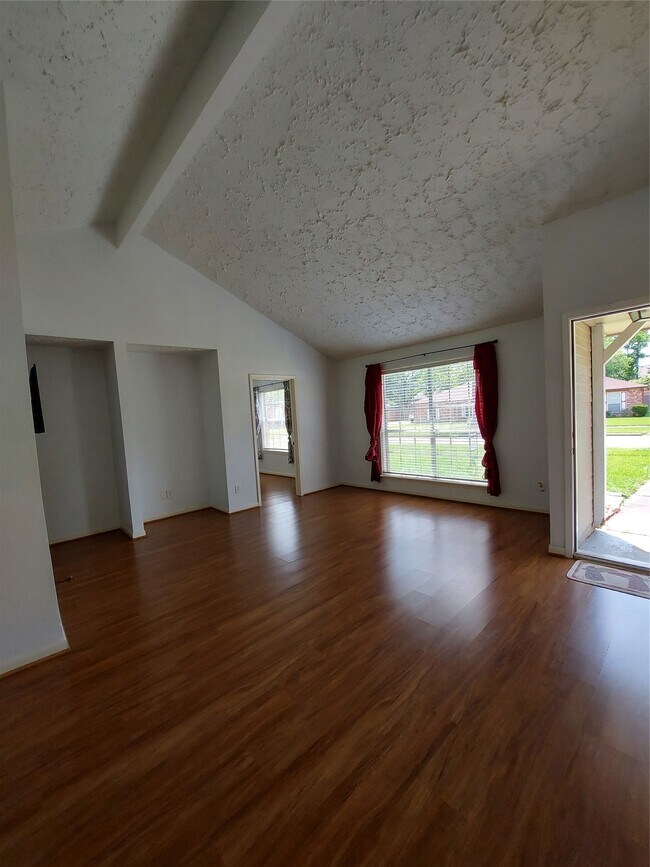 Foto del edificio - 3807 Quiet Pl Dr