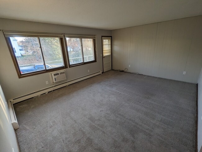 Building Photo - 705 2nd Ave NE