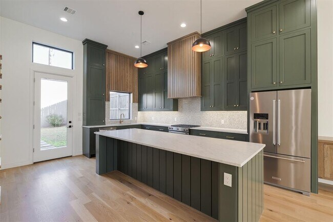 Foto del edificio - 827 NW 8th St