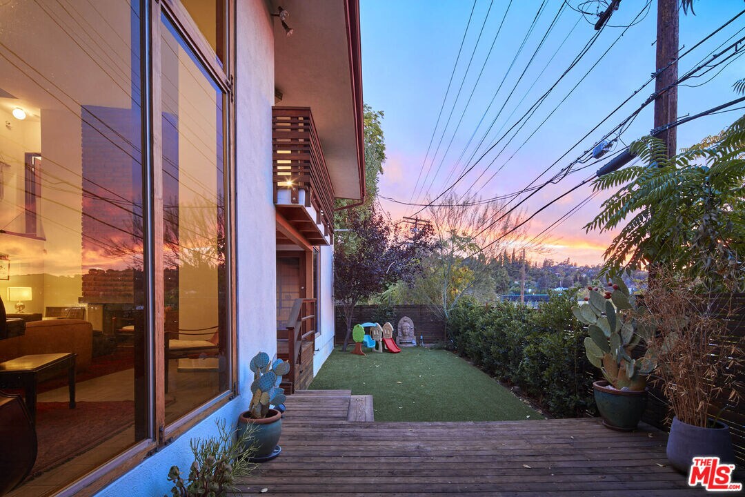 11217 Sunshine Terrace Houses in Los Angeles, CA Westside Rentals