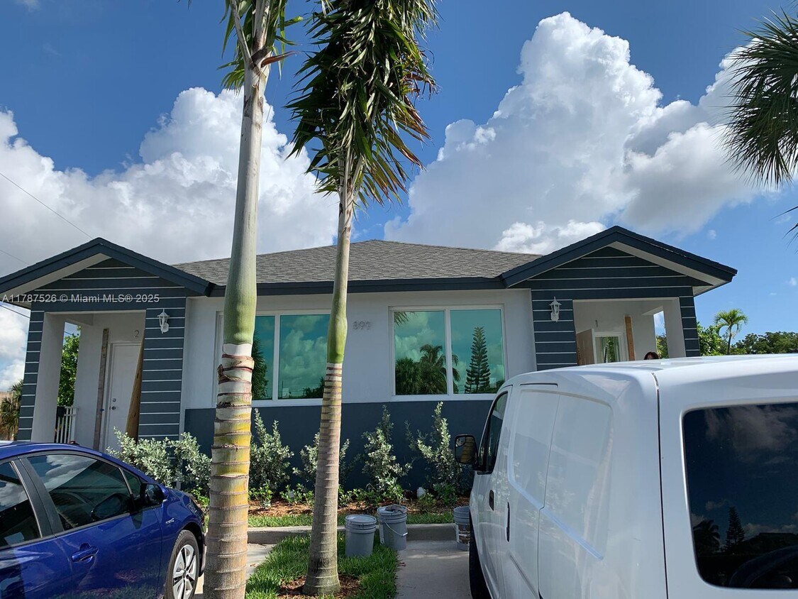 Primary Photo - 899 SW 10th St
