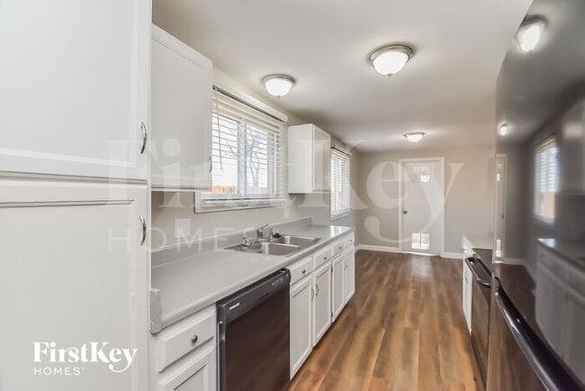 Building Photo - 2213 Moccassin Dr