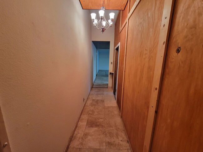 Foto del edificio - Single story in Montara Est 4 bed/2 full b...
