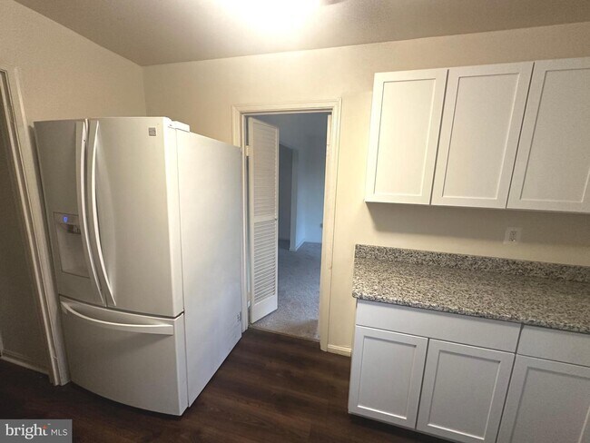 Foto del edificio - 7386 Colton Ln