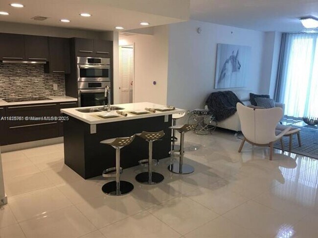 Foto del edificio - 7751 NW 107th Ave