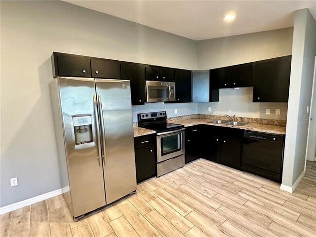 Building Photo - 912 Grand St