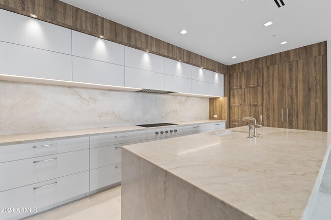 Foto del edificio - 6587 N Palmeraie Blvd
