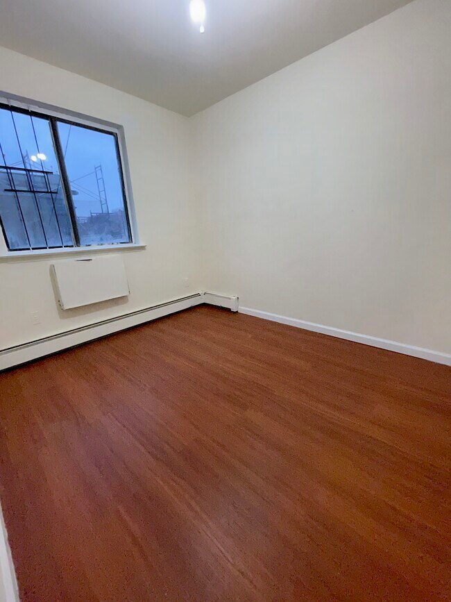 BED 1 - 10119 Martense Ave