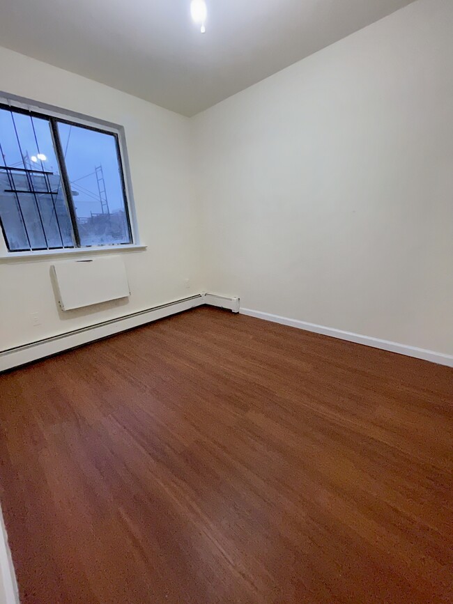 BED 1 - 10119 Martense Ave