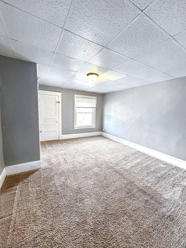 Foto del edificio - Charming 3-Bedroom Apartment in a Convenie...