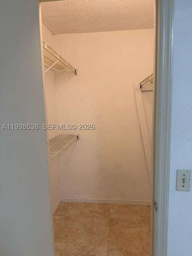 Foto del edificio - 1401 Village 815 Vlg