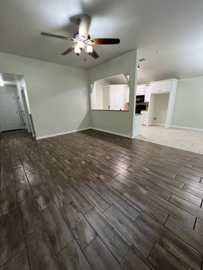 Foto del edificio - 3104 Woodcrest Creek Dr