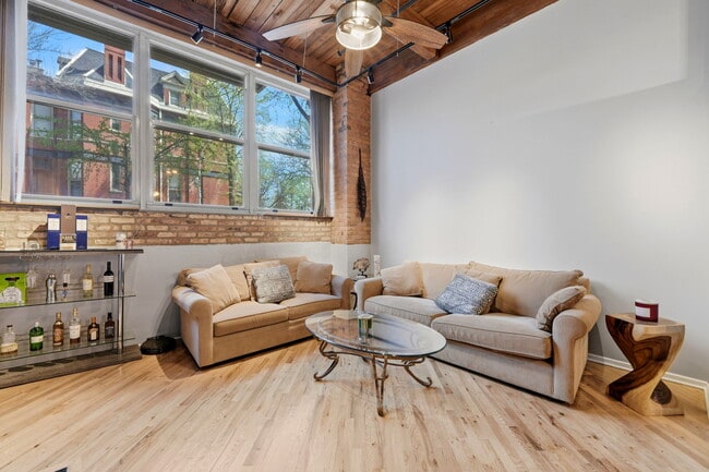 Foto del edificio - 1500 W Monroe St