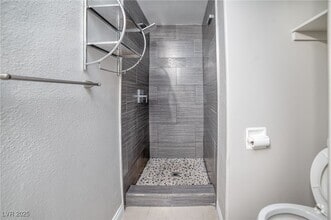 Building Photo - 2825 Kings Way