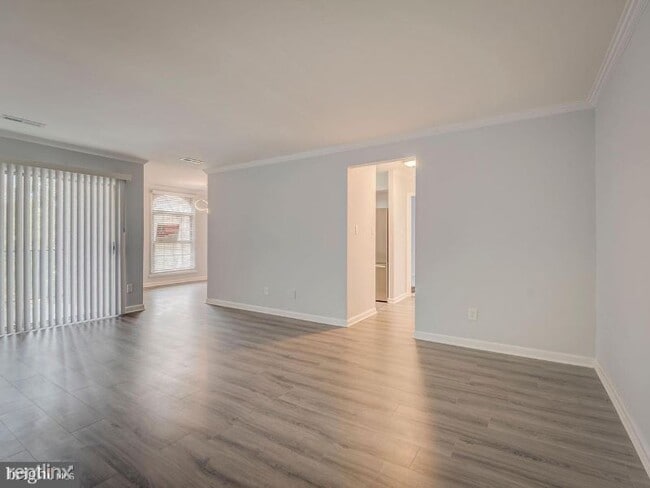 Building Photo - 2 br, 1 bath Condo - 8306 Tobin Rd