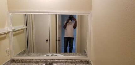 Building Photo - 2017 W Sidnor St