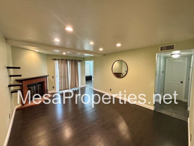 Foto del edificio - 118 N Glendora Ave