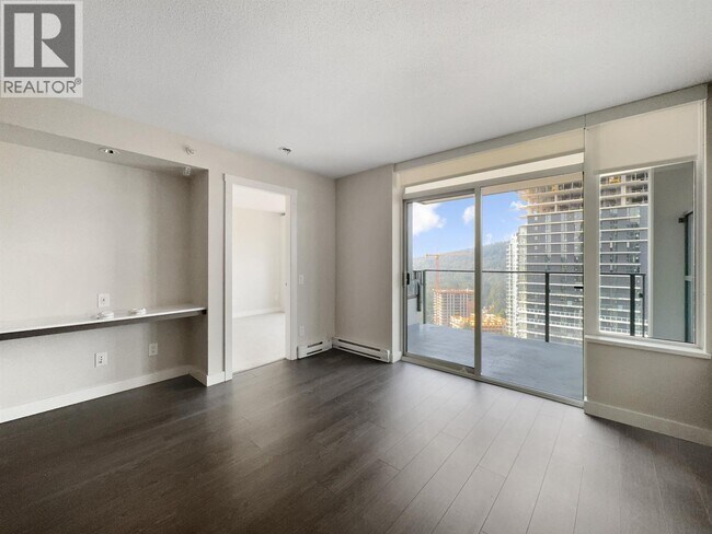 Building Photo - 602 COMO 22xx