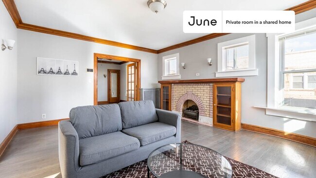 Building Photo - Private bedroom in 4 bed/2 bath Home