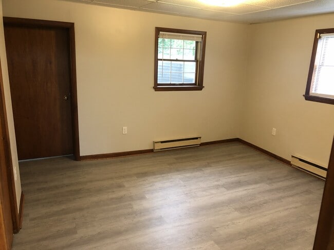 Building Photo - 2014 Willow Way Dr