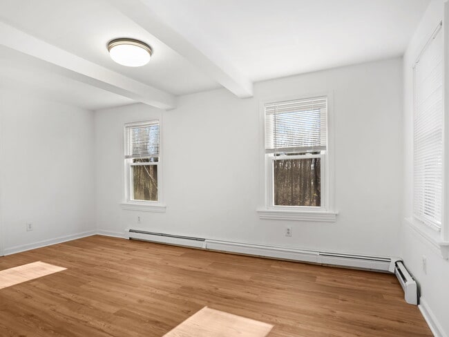 Foto del edificio - 500 Sport Hill Rd