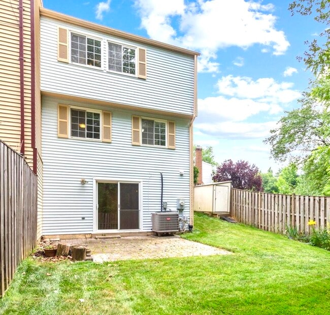 Foto del edificio - 7531 Weatherby Dr