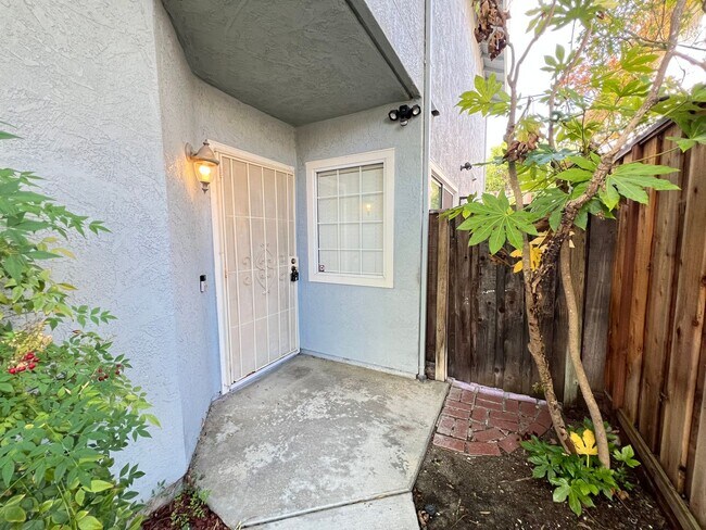 Foto del edificio - Spacious 4 Bedroom House in Pleasanton!!!
