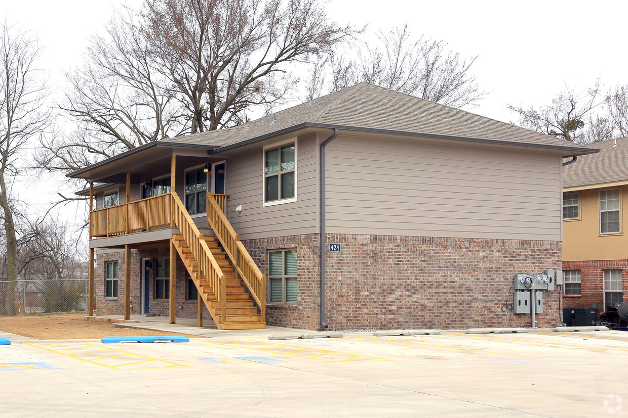 Building Photo - 426 E Redwood St