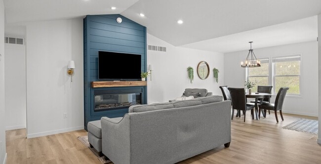 Building Photo - Furnished Home with Modern Amenities in Williamsburg