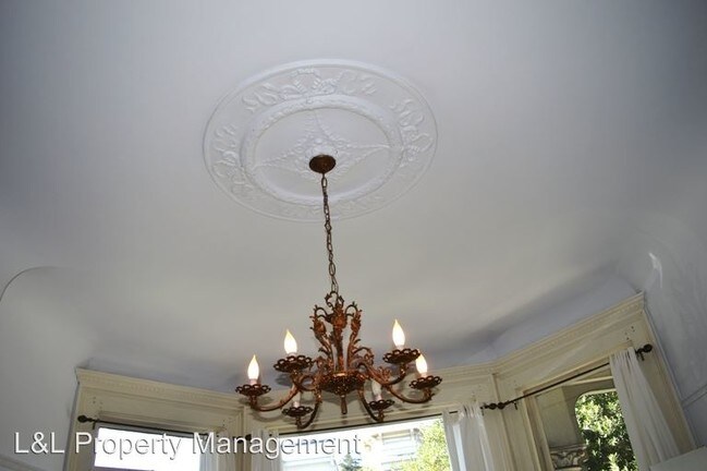 Building Photo - 330 Scott St