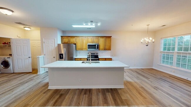 Building Photo - Recently updated condo in the heart of Bal...