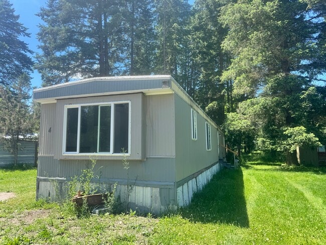 Building Photo - 33581 Terrace Lake Rd