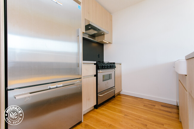 Building Photo - 54 Noll St