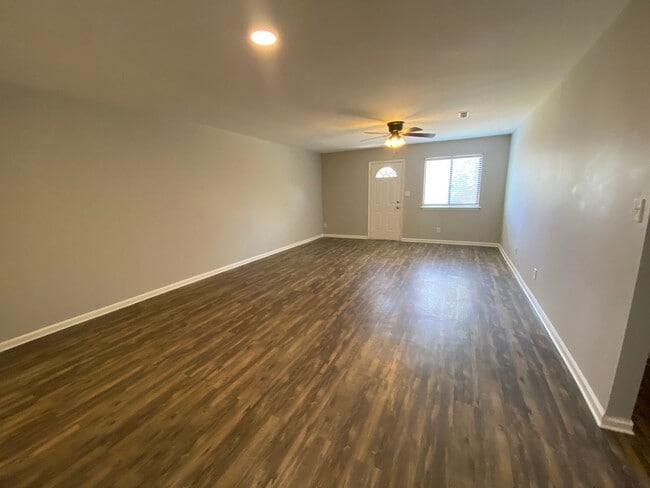 Foto del edificio - 509 Heritage Pl