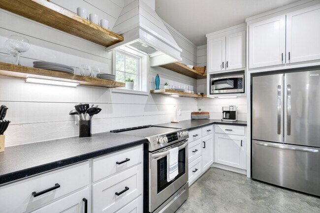 Building Photo - 8300 Lone Star Rd