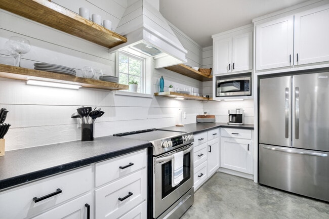 Building Photo - 8300 Lone Star Rd