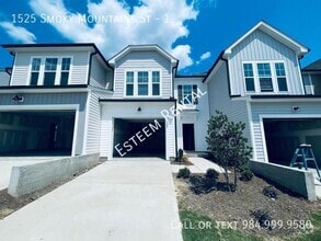 Building Photo - 1525 Smoky Mountains St