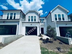 Building Photo - 1525 Smoky Mountains St