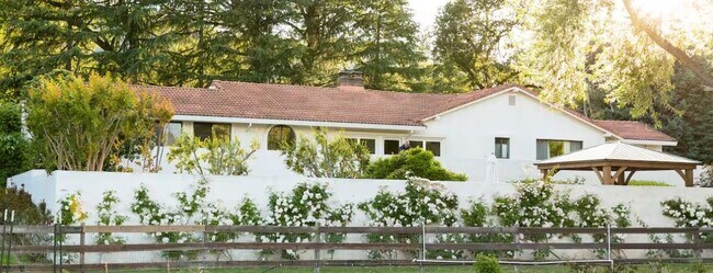 Foto del edificio - 15644 Arnold Dr