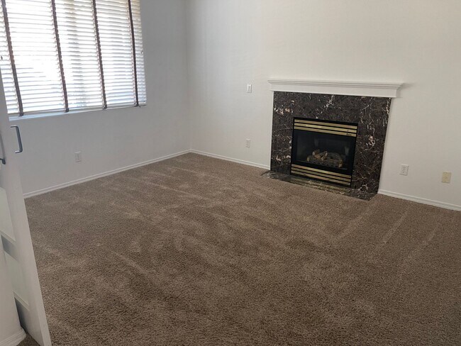 Foto del edificio - 4 Bedroom, 2 Bath in Desired Neighborhood ...