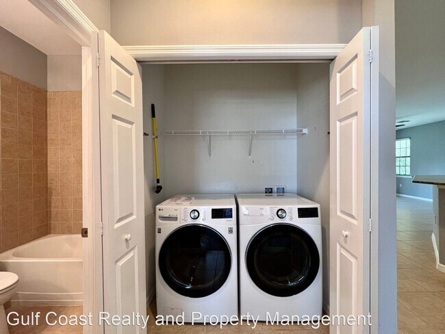 Building Photo - 3 br, 2 bath House - 3702 Pino Vista Way #4