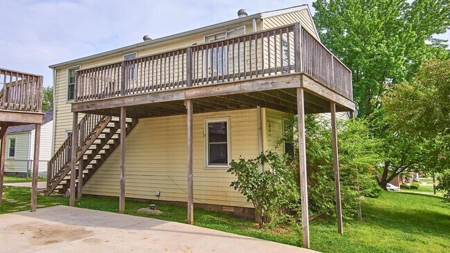 Foto del edificio - Coming Soon:   2BR, 1 1/2BA duplex