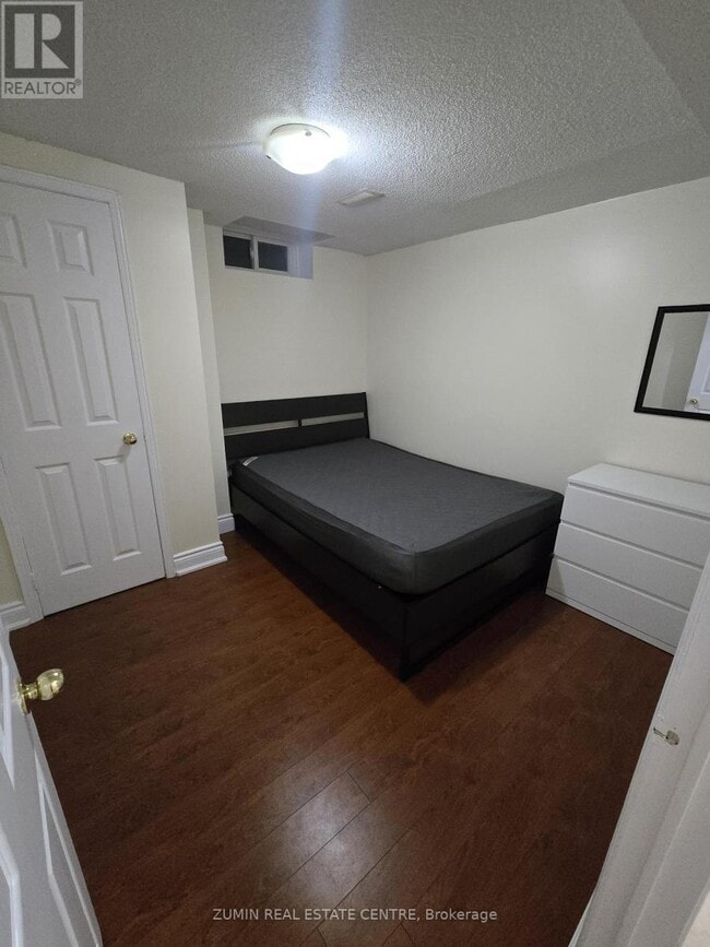 Building Photo - 5187 Springbok Crescent