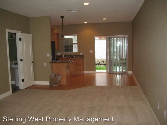 Building Photo - 2 br, 2.5 bath House - 135 Casey Way