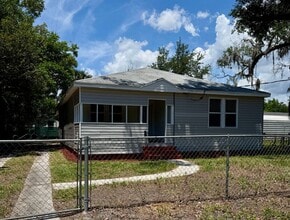 Building Photo - 844 Saranac St