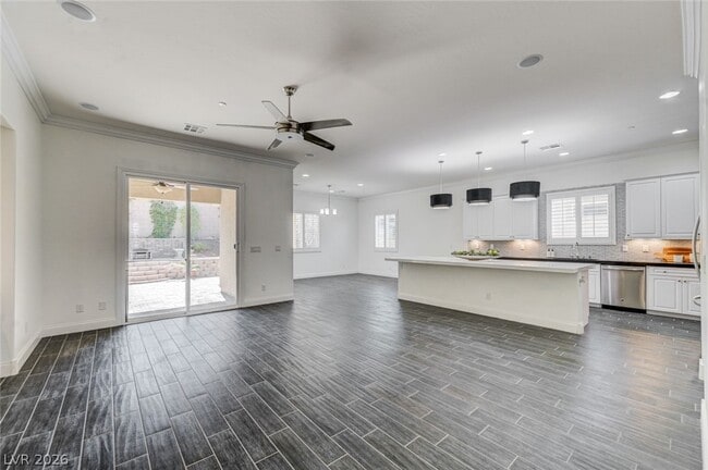 Building Photo - 933 Everest Peak Ave