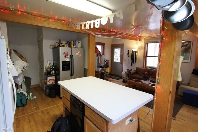 Building Photo - 6 br, 3 bath House - 1303 S State St