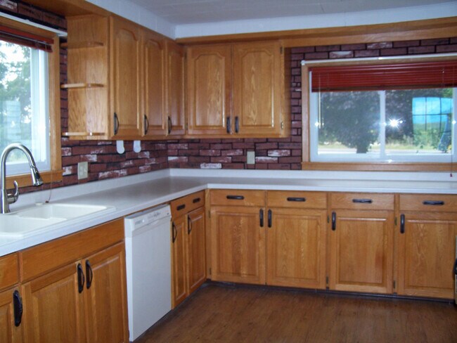 Mucho espacio en armarios y encimeras - 38545 County Road 104