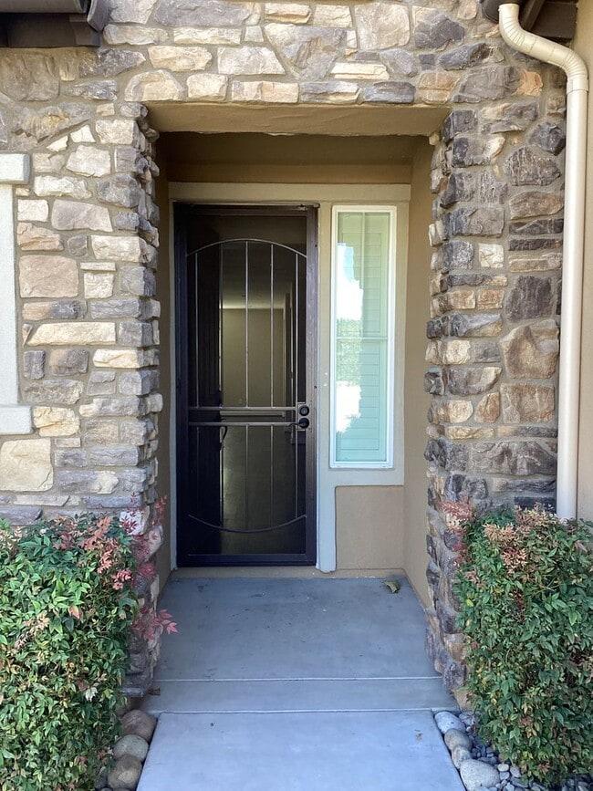 Building Photo - Beautiful Newer Rice Ranch Single Story Ho...