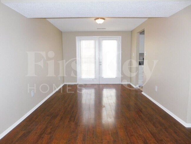 Foto del edificio - 7076 Autumnhill Ln